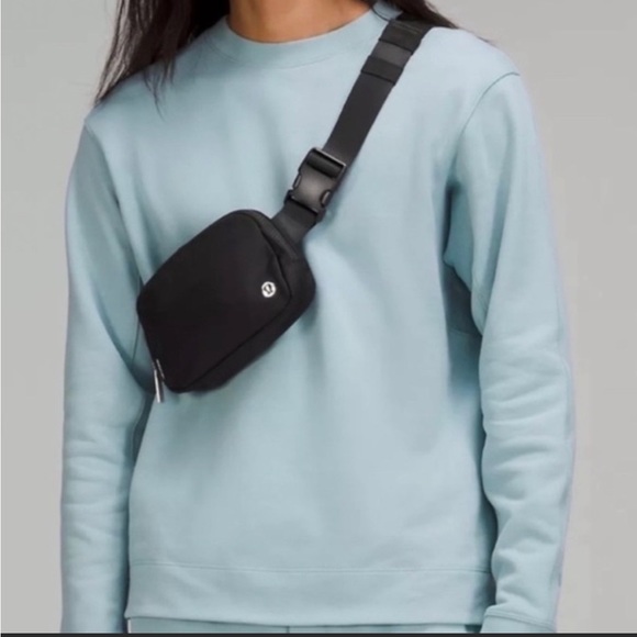 NWT Lululemon Everywhere Belt Bag - Black - Picture 2 of 7